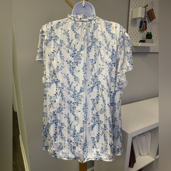 NWT Tamara H. Floral Blue and White Women's Top Sz 2X - Picture 3 of 6